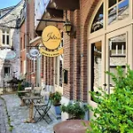 Stunning In With Sauna Rendeux